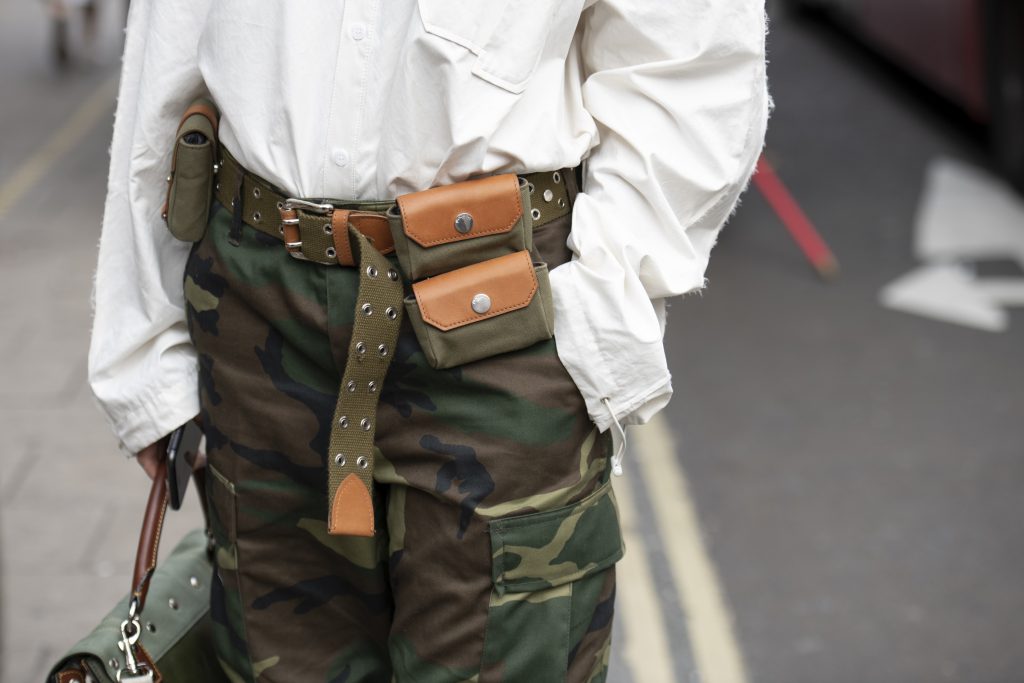 Брюки-карго – от униформы военных в гардероб модниц