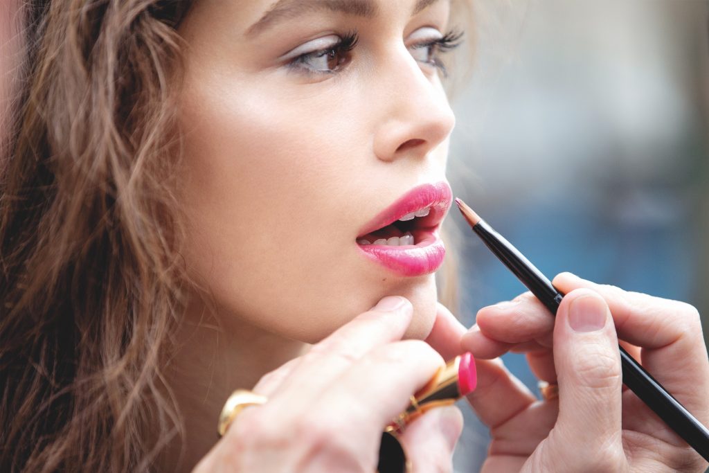 Кайя Гербер представила новинки YSL Beauty – читайте интервью визажиста марки Тома Пешо