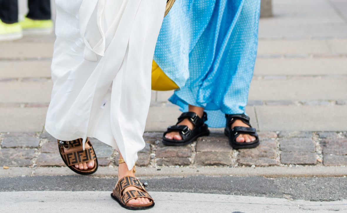 Гид по сандалиям: пять пар модной обуви на лето