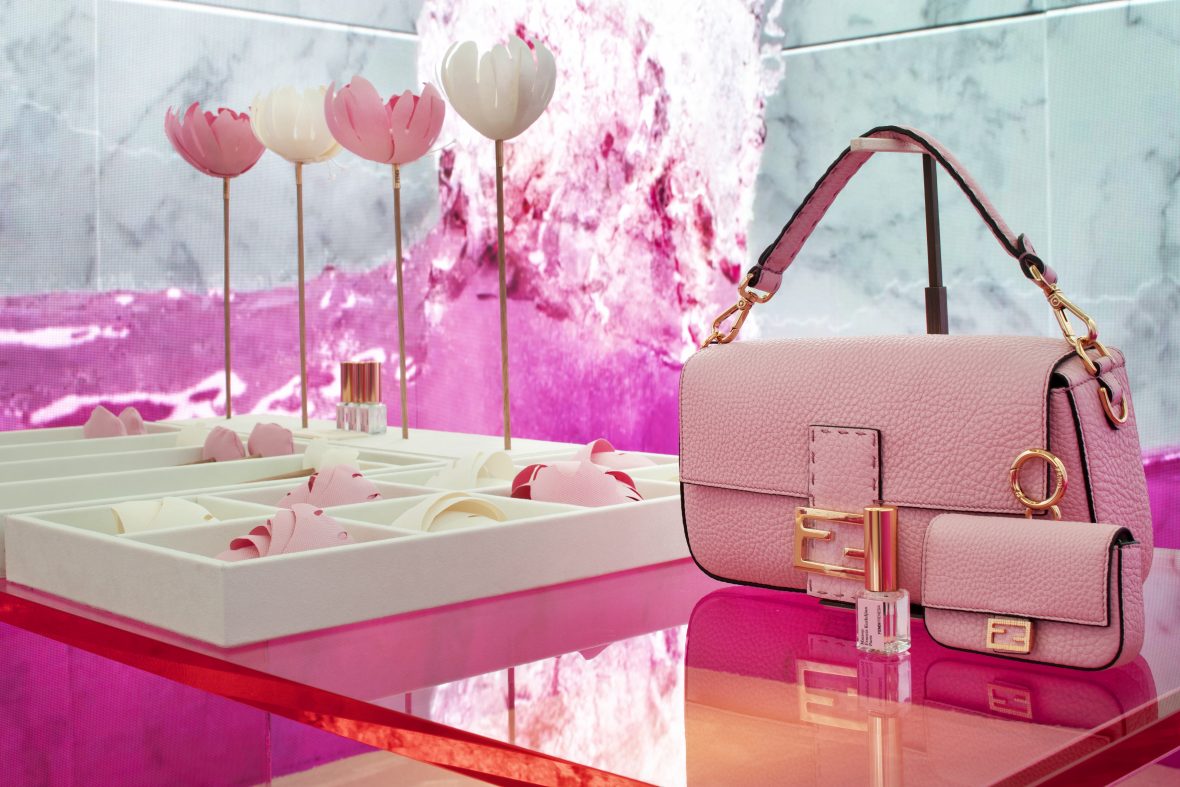 В розовом цвете: парфюмированная сумка Fendi Frenesia