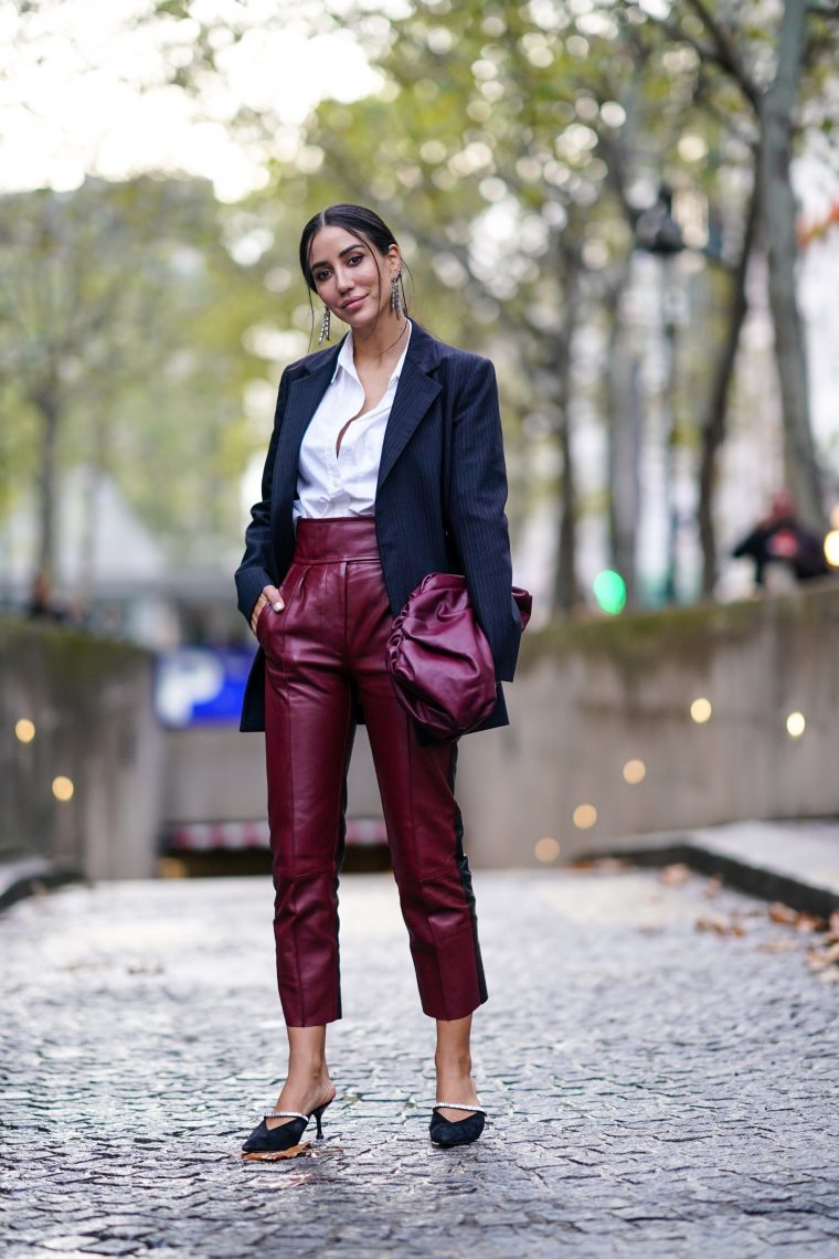 Белая рубашка + кожаные брюки