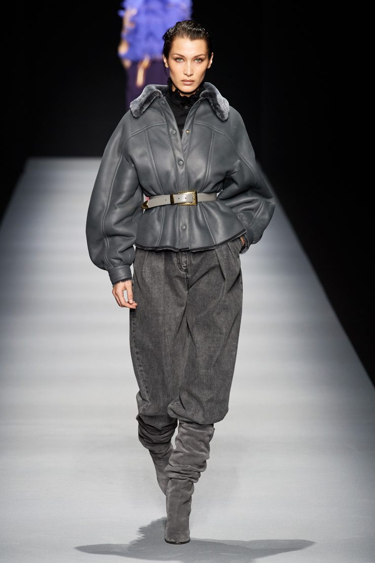 Серые джинсы - тренды 2020