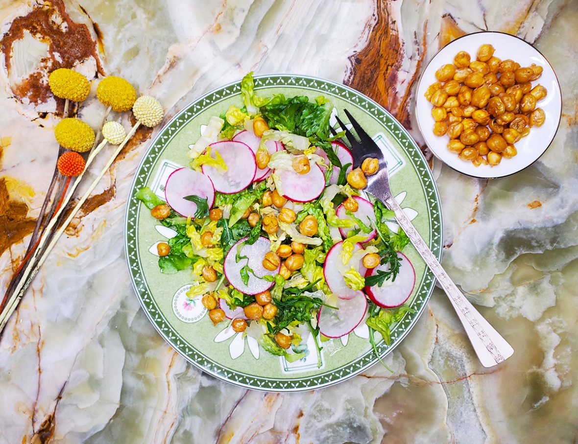 Салат из редиса и нута – для летнего обеда