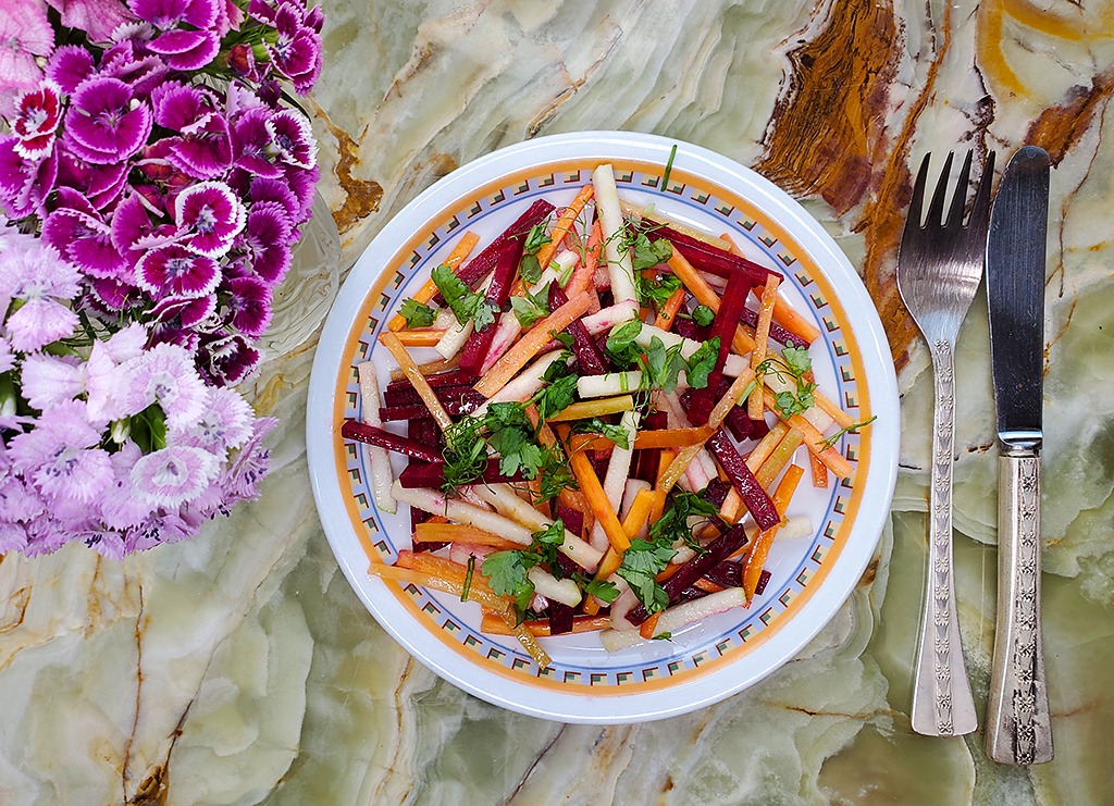 Морковно-яблочно-свекольный салат – лучший десерт в жару