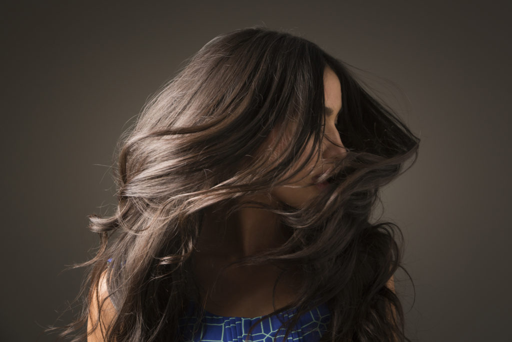 Пять признаков нездорового выпадения волос: когда пора бить тревогу?