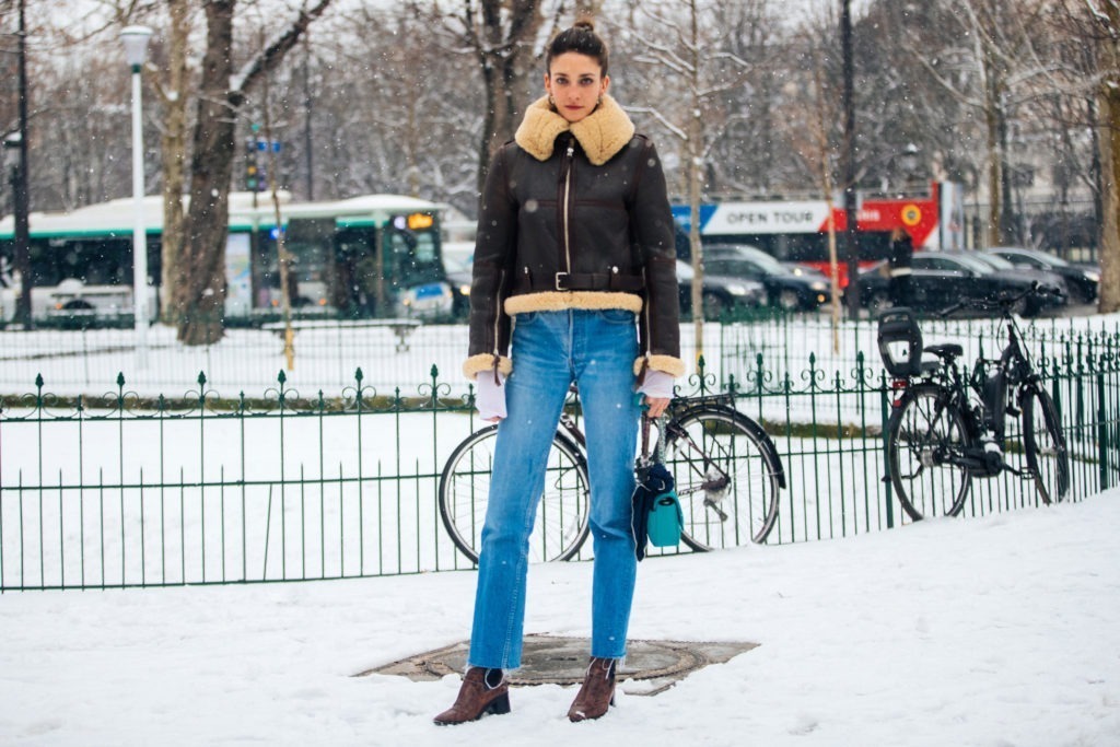Какие джинсы носить зимой-2022? Три модных варианта