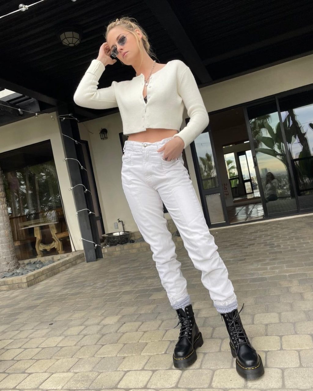 Какие джинсы носить зимой2022? Три модных варианта