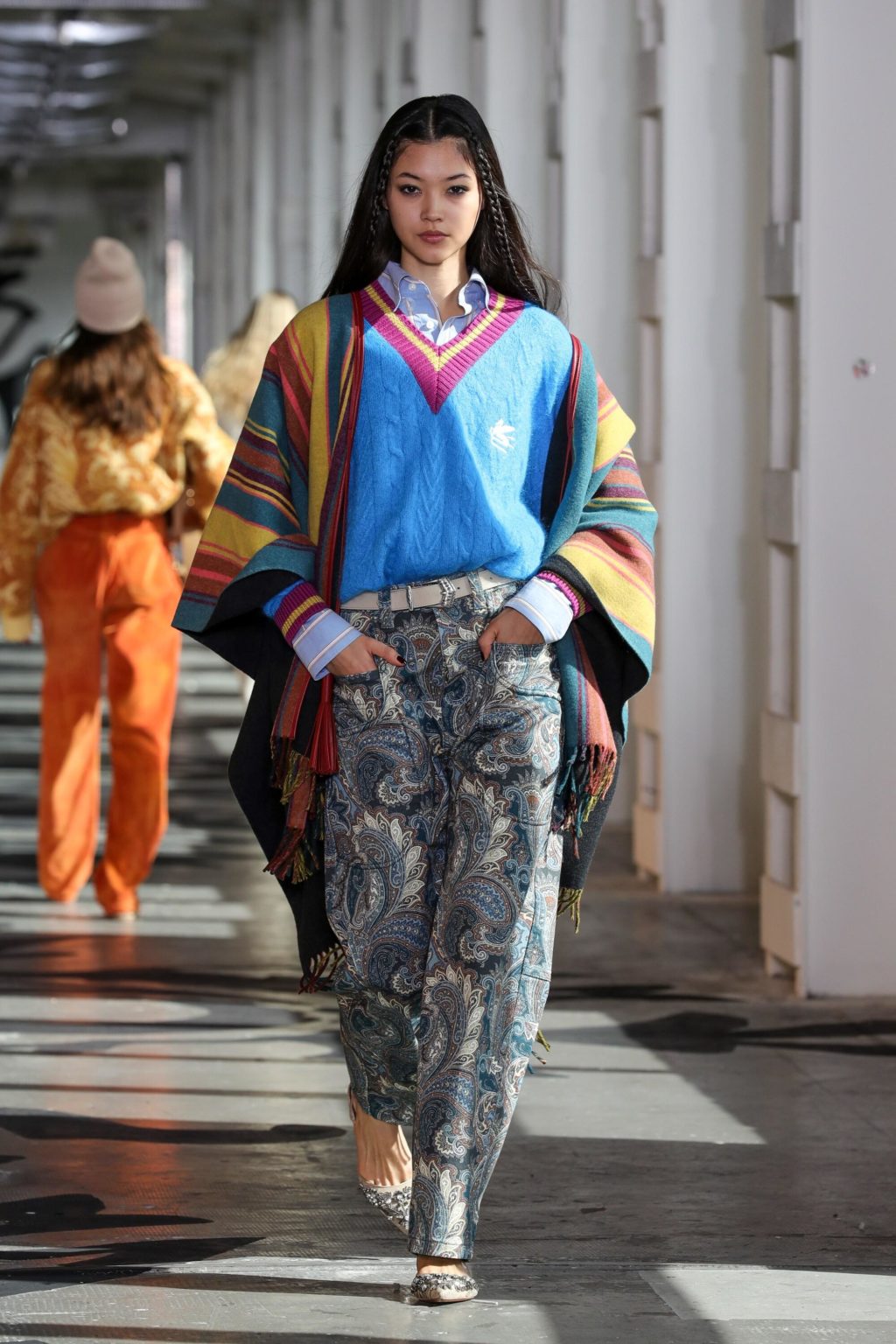 Как вывести жирное пятно с джинс. Чем замочить джинсы от