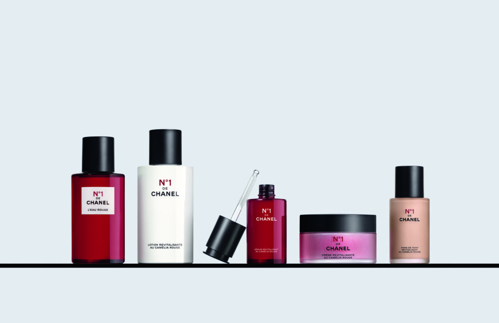 Цветок любви: линия средств N° 1 de Chanel с красной камелией