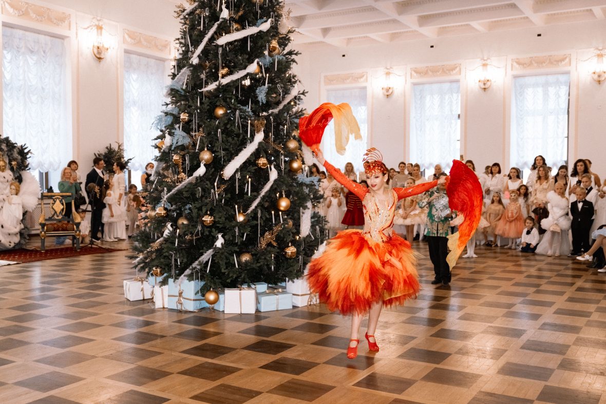 Благотворительная елка-маскарад Russkaya Skazka в Доме Пашкова