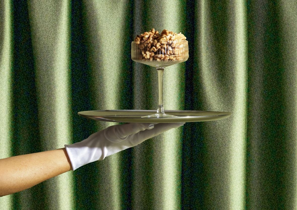 Три праздничных блюда с грецкими орехами