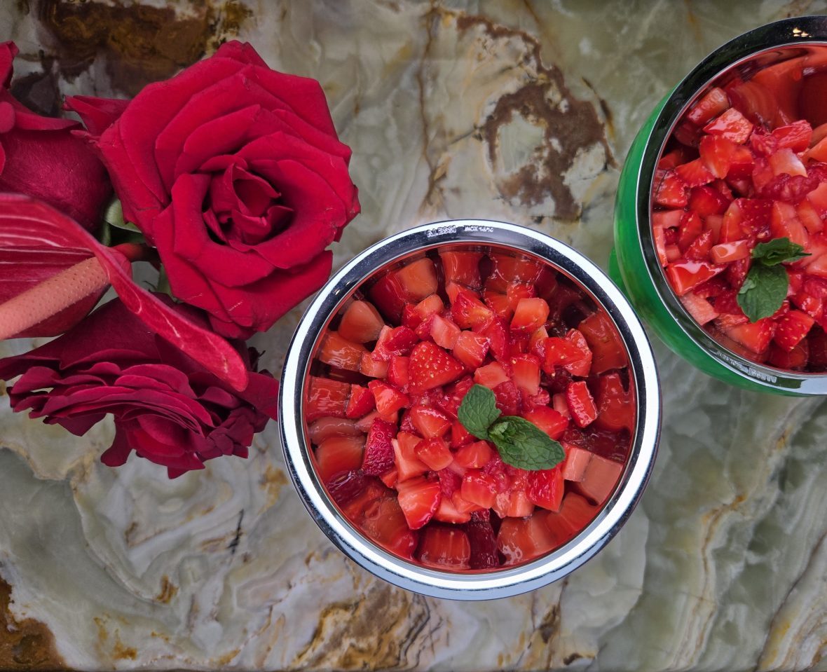 Тартар из красных ягод – десерт для влюбленных